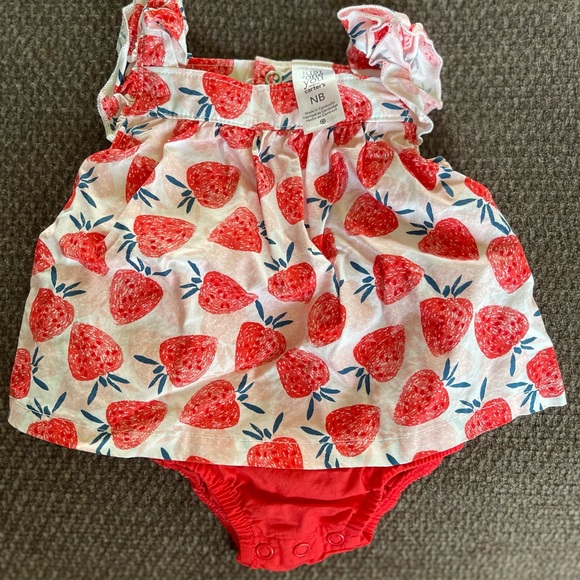 Carter's Newborn Strawberry 🍓 Print Dress - Picture 1 of 4